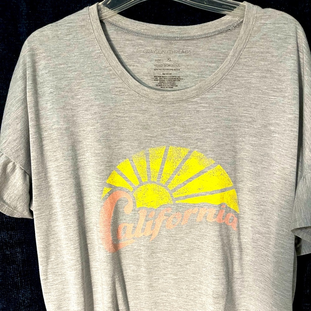 Cute sunny California T-shirt women’s XL
